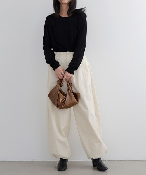 LIAN(リアン)の「サテンハンドバッグ(ハンドバッグ・レディース・ブラウン/アイボリー/ブラック・FREE)」の7枚目の写真