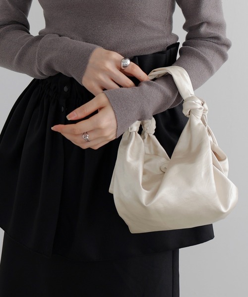 LIAN(リアン)の「サテンハンドバッグ(ハンドバッグ・レディース・ブラウン/アイボリー/ブラック・FREE)」の18枚目の写真