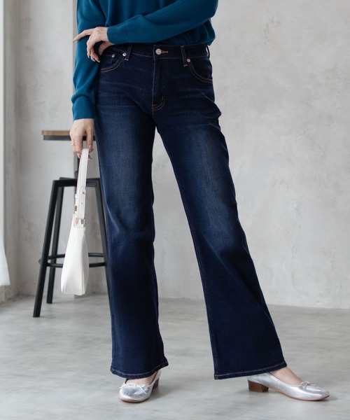 EDWIN(エドウィン)の「EDWIN ESSENTIALS フレアストレッチデニムパンツ(デニムパンツ・レディース・ダークネイビー・XS/S/M/L)」の3枚目の写真