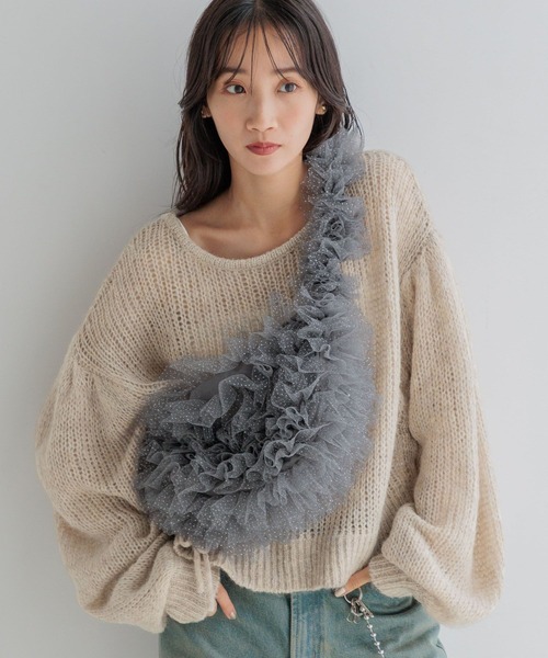 LOWRYS FARM（ローリーズファーム）の「チュールフリルショルダーＢＡＧ 240833（ショルダーバッグ・レディース・ブラック/グレー・FREE）」の2枚目の写真