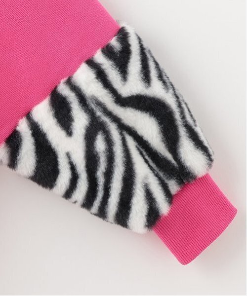 X-girl Stages（エックスガールステージス）の「アニマルロゴ袖ファーパーカー（パーカー・キッズ・ブラック/ピンク/アイボリー・80ｃｍ/90cm/100cm/110cm/120cm/130cm/140cm）」の4枚目の写真