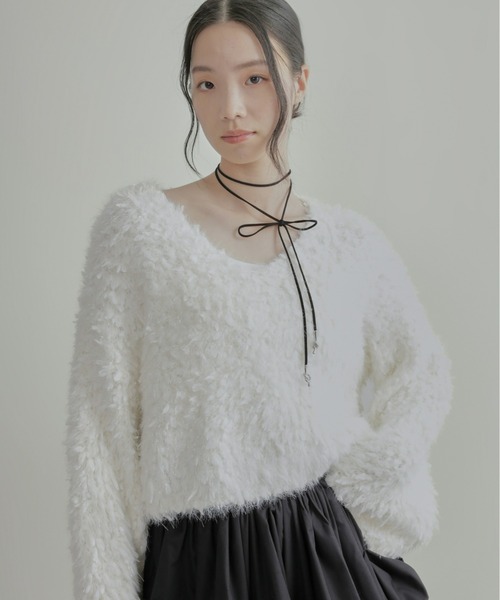 Olu.(オルドット)の「エアリーフェザーVネックラメニット(ニット/セーター・レディース・アイボリー/ブルーグレー/グレイッシュベージュ・FREE)」の2枚目の写真