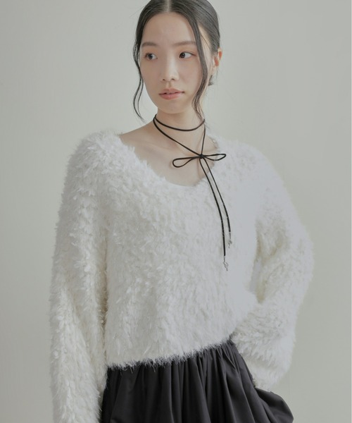 Olu.(オルドット)の「エアリーフェザーVネックラメニット(ニット/セーター・レディース・アイボリー/ブルーグレー/グレイッシュベージュ・FREE)」の4枚目の写真
