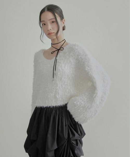 Olu.(オルドット)の「エアリーフェザーVネックラメニット(ニット/セーター・レディース・アイボリー/ブルーグレー/グレイッシュベージュ・FREE)」の9枚目の写真