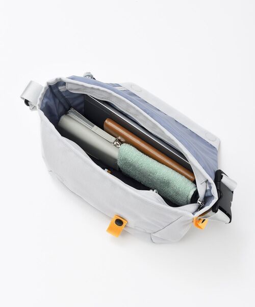 TRAVEL SHOP MILESTO（トラベルショップミレスト）の「Hutte メッセンジャーバッグ S（メッセンジャーバッグ・レディース・ダークグレー/ブラック/ライトグレー・ﾌﾘ-）」の7枚目の写真