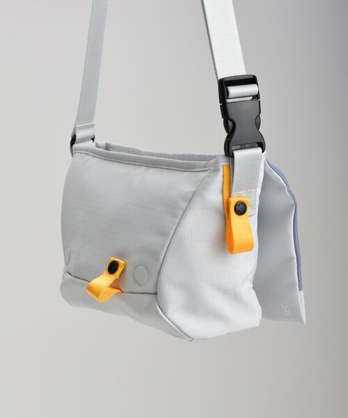 TRAVEL SHOP MILESTO（トラベルショップミレスト）の「Hutte メッセンジャーバッグ S（メッセンジャーバッグ・レディース・ダークグレー/ブラック/ライトグレー・ﾌﾘ-）」の8枚目の写真