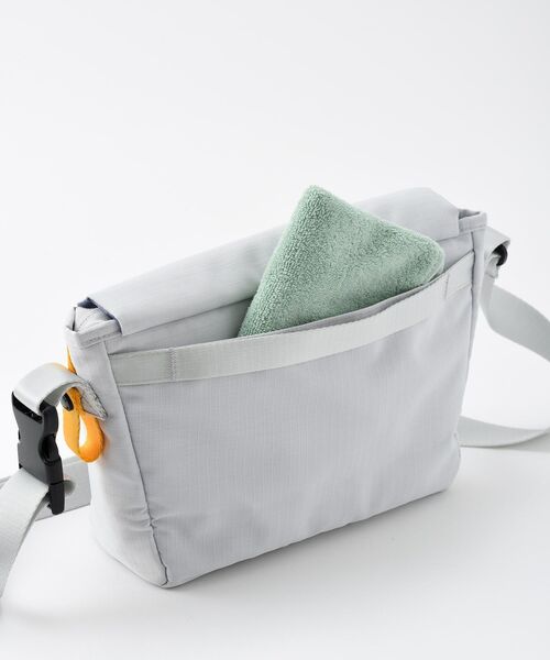 TRAVEL SHOP MILESTO（トラベルショップミレスト）の「Hutte メッセンジャーバッグ S（メッセンジャーバッグ・レディース・ダークグレー/ブラック/ライトグレー・ﾌﾘ-）」の12枚目の写真