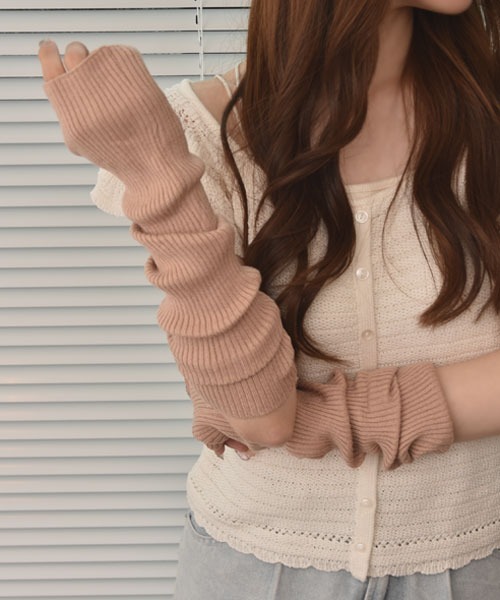 VIBGYOR Women（ヴィブジョー　ウィメン）の「【float】《推し活/推しカラー/メンカラ》リブニット 無地 アームカバー /アームウォーマー【15色展開】（アームカバー・レディース・アイボリー/ブラック/ライトブルー/ダークグリーン/ブルー/ダークグレー/ベージュ/パープル/イエロー/ライトグレー/ブラウン/ライム/ピンク/レッド/グリーン・FREE）」の6枚目の写真