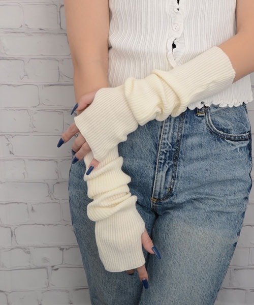 VIBGYOR Women（ヴィブジョー　ウィメン）の「【float】《推し活/推しカラー/メンカラ》リブニット 無地 アームカバー /アームウォーマー【15色展開】（アームカバー・レディース・アイボリー/ブラック/ライトブルー/ダークグリーン/ブルー/ダークグレー/ベージュ/パープル/イエロー/ライトグレー/ブラウン/ライム/ピンク/レッド/グリーン・FREE）」の16枚目の写真