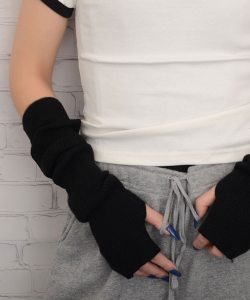 VIBGYOR Women（ヴィブジョー　ウィメン）の「【float】《推し活/推しカラー/メンカラ》リブニット 無地 アームカバー /アームウォーマー【15色展開】（アームカバー・レディース・アイボリー/ブラック/ライトブルー/ダークグリーン/ブルー/ダークグレー/ベージュ/パープル/イエロー/ライトグレー/ブラウン/ライム/ピンク/レッド/グリーン・FREE）」の19枚目の写真