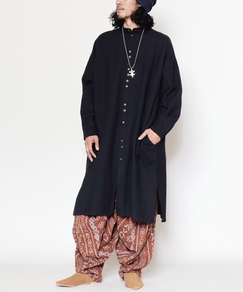 チャイハネ（チャイハネ）の「【チャイハネ】コットンヘリンボーン バンドカラーMEN'Sロングシャツ（シャツ/ブラウス・メンズ・ホワイト/ブラック/レッド/ターコイズブルー/キャメル・FREE）」の13枚目の写真