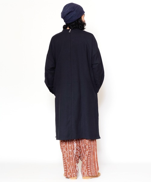 チャイハネ（チャイハネ）の「【チャイハネ】コットンヘリンボーン バンドカラーMEN'Sロングシャツ（シャツ/ブラウス・メンズ・ホワイト/ブラック/レッド/ターコイズブルー/キャメル・FREE）」の11枚目の写真