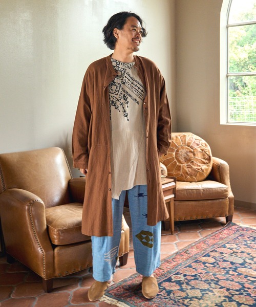 チャイハネ（チャイハネ）の「【チャイハネ】コットンヘリンボーン バンドカラーMEN'Sロングシャツ（シャツ/ブラウス・メンズ・ホワイト/ブラック/レッド/ターコイズブルー/キャメル・FREE）」の6枚目の写真