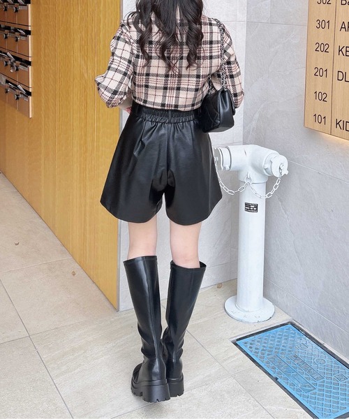 INGNI(イング)の「フェイクレザーキュロットパンツ/A(その他パンツ・レディース・ブラウン/ブラック・FREE)」の16枚目の写真