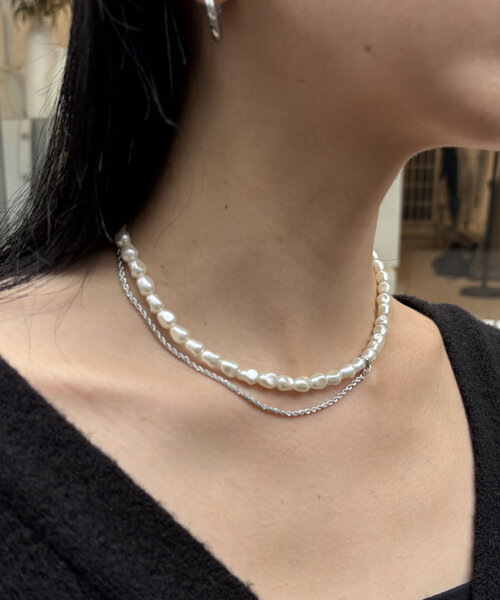 GOLDY(ゴールディ)の「【パーティーシーンにも】〈GOLDY〉グラスパールアシメチェーンネックレス(ネックレス・レディース・ゴールド/シルバー・FREE)」の3枚目の写真