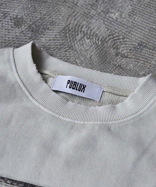 PUBLUX(パブリュクス)の「PUBLUX/パブリュクス ANTE 別注 Fake Money プリント裏毛スウェット【限定展開】(スウェット・メンズ・オフホワイト/スミクロ・SMALL/MEDIUM/LARGE)」の4枚目の写真