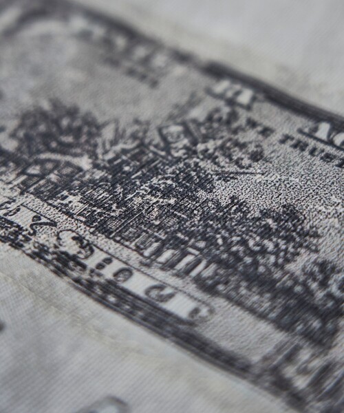 PUBLUX(パブリュクス)の「PUBLUX/パブリュクス ANTE 別注 Fake Money プリント裏毛スウェット【限定展開】(スウェット・メンズ・オフホワイト/スミクロ・SMALL/MEDIUM/LARGE)」の7枚目の写真