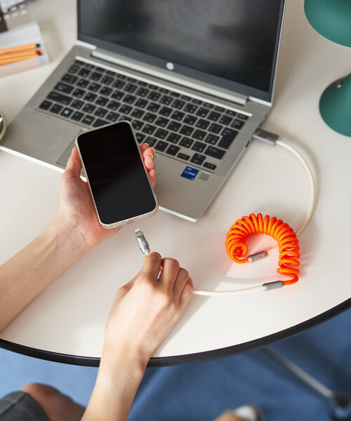 BIRTHDAY BAR（バースデイバー）の「【SAHIR サヒール】Bicolor cable lightning（スマホグッズ・レディース・オレンジ/ブルー・0）」の9枚目の写真