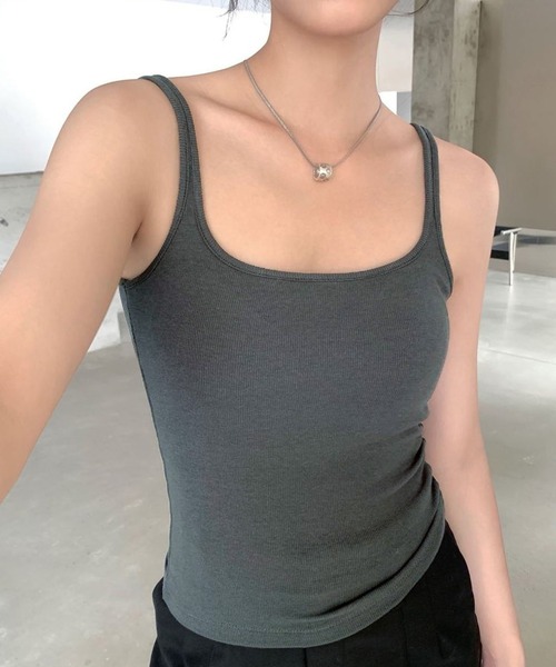 DAY CLOSET(デイ クローゼット)の「レディース レイヤードで大活躍。カップ付きリブニットタンクトップ(タンクトップ・レディース・グレー/アイボリー/ブラウン/ベージュ/ブラック/チャコールグレー/キナリ/レッド系その他/ピンクベージュ・FREE)」の4枚目の写真