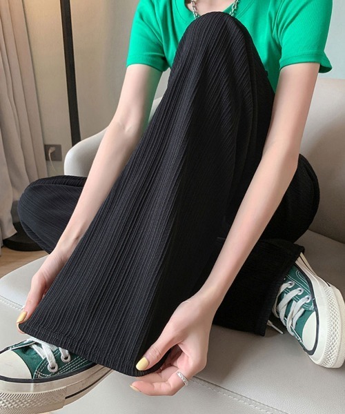 SallyLunn(サリーラン)の「セミワイドプリーツパンツ(その他パンツ・レディース・ブラック/ベージュ/グレー/ブラウン/グリーン・LARGE/MEDIUM)」の1枚目の写真