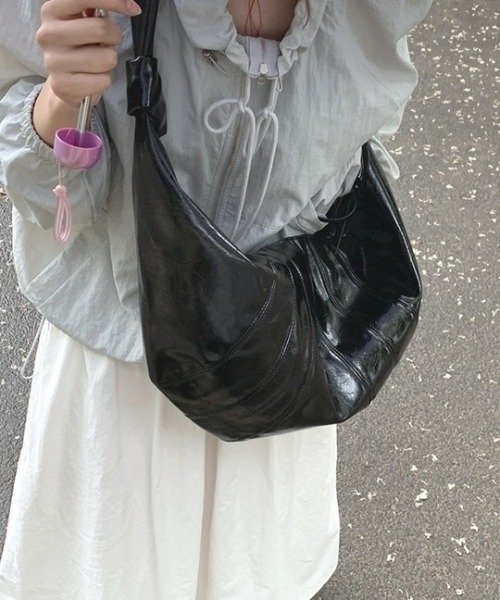 ROOPTOKYO(ループトウキョウ)の「フェイクレザーショルダーバッグ 大容量 秋物 秋服 2026年秋冬(ハンドバッグ・レディース・レッド/シルバー/ブラック・FREE)」の19枚目の写真