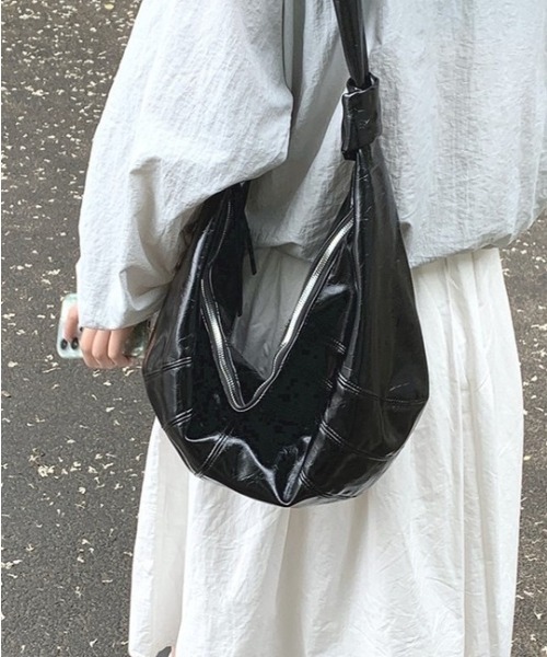 ROOPTOKYO(ループトウキョウ)の「フェイクレザーショルダーバッグ 大容量 秋物 秋服 2026年秋冬(ハンドバッグ・レディース・レッド/シルバー/ブラック・FREE)」の20枚目の写真