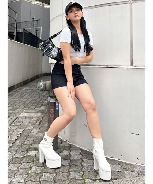 GYDA(ジェイダ)の「ハイウエストボタンショートパンツ(その他パンツ・レディース・ブラック/アイボリー・FREE)」の16枚目の写真
