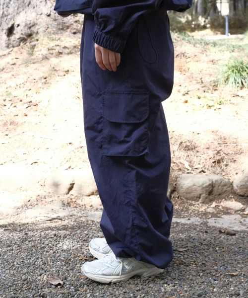 BROKEN BASE（ブロークンベース）の「カーゴポケットナイロンパンツ（カーゴパンツ・メンズ・アイボリー/ブラック系/ネイビー・SMALL/MEDIUM/LARGE）」の20枚目の写真