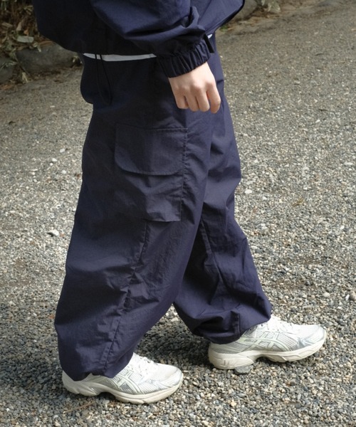 BROKEN BASE（ブロークンベース）の「カーゴポケットナイロンパンツ（カーゴパンツ・メンズ・アイボリー/ブラック系/ネイビー・SMALL/MEDIUM/LARGE）」の18枚目の写真