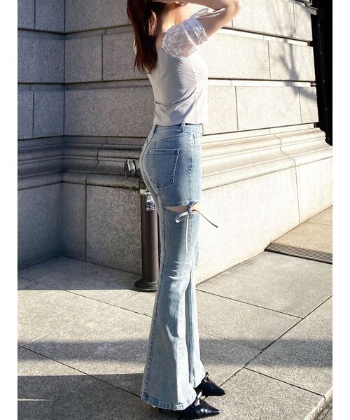 RESEXXY(リゼクシー)の「カットアウトリボンデニムパンツ(デニムパンツ・レディース・ライトブルー/ホワイト・SMALL/MEDIUM)」の6枚目の写真