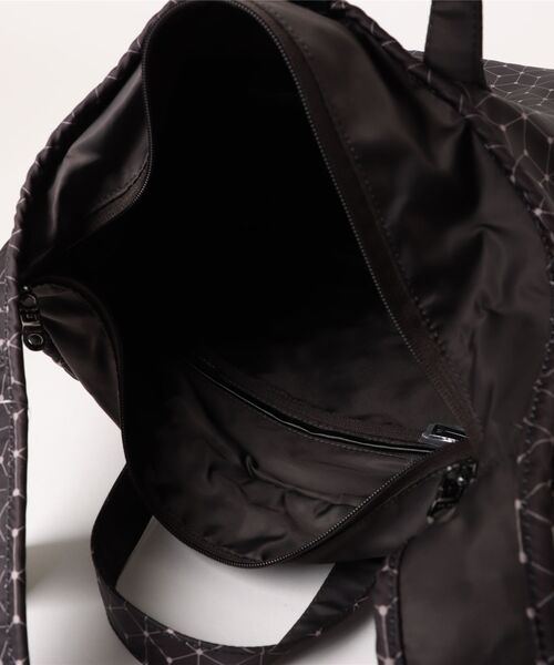 Y'SACCS(イザック)の「キュービック×ポイントドット 2WAYトート&ショルダー Mサイズ(ショルダーバッグ・レディース・ブルー/ブラック/グレイッシュベージュ/イエロー/グレー・FREE)」の9枚目の写真