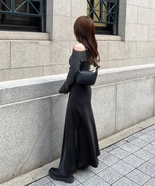 Reurie'(レウリィ)の「セミフレアサテンスカート(ayaka select) / ロング丈 Aライン きれいめ レディライク シンプル ベーシック オフィスカジュアル(スカート・レディース・ベージュ/ブラック・FREE)」の2枚目の写真