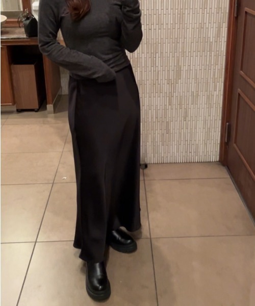 Reurie'(レウリィ)の「セミフレアサテンスカート(ayaka select) / ロング丈 Aライン きれいめ レディライク シンプル ベーシック オフィスカジュアル(スカート・レディース・ベージュ/ブラック・FREE)」の11枚目の写真