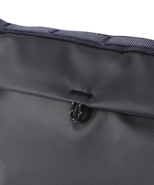 Topologie（トポロジー）の「Topologie/トポロジー  Flat Sacoche Small フラット サコッシュ スモール【バッグ単体】（ショルダーバッグ・メンズ・ブラック/グレー・F）」の11枚目の写真