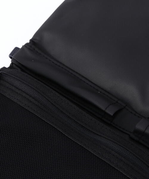 Topologie（トポロジー）の「Topologie/トポロジー  Flat Sacoche Small フラット サコッシュ スモール【バッグ単体】（ショルダーバッグ・メンズ・ブラック/グレー・F）」の14枚目の写真
