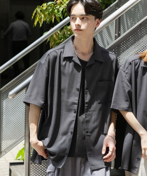 SENSE OF PLACE by URBAN RESEARCH（センスオブプレイスバイアーバンリサーチ）の「『ユニセックス』オープンカラールーズショートスリーブシャツ（シャツ/ブラウス・メンズ・チャコールグレー/ライトベージュ/ブラック/ブラウン・SMALL/MEDIUM/LARGE）」の22枚目の写真