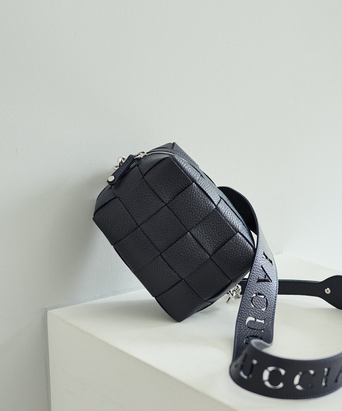 IACUCCI（イアクッチ）の「ベルタ XXS CERVO（ショルダーバッグ・レディース・ネイビー/ピンク/ボルドー・FREE）」の7枚目の写真