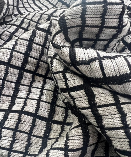 SUPERTHANKS(スーパーサンクス)の「グラフ チェック クルーナックニット/Graph check Knit Crew-neck(ニット/セーター・メンズ・ブラウン/グレー/チャコールグレー/ブラック×ブラック・M/L)」の7枚目の写真