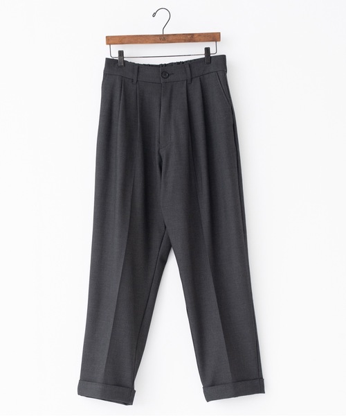 RYU(リュー)の「gabardine two-tuck slacks(スラックス・メンズ・ダークネイビー/ダークグレー・1/2/4)」の2枚目の写真