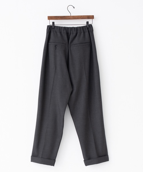 RYU(リュー)の「gabardine two-tuck slacks(スラックス・メンズ・ダークネイビー/ダークグレー・1/2/4)」の8枚目の写真