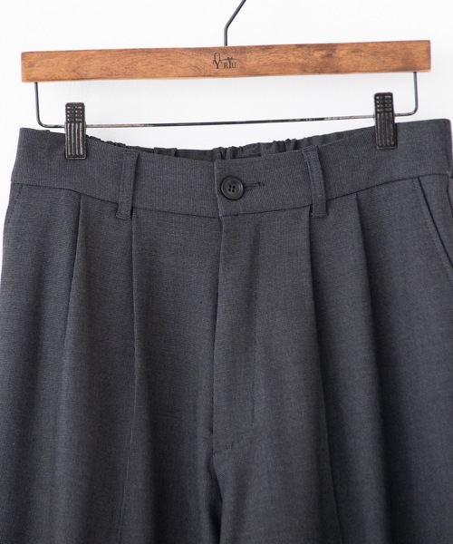 RYU(リュー)の「gabardine two-tuck slacks(スラックス・メンズ・ダークネイビー/ダークグレー・1/2/4)」の9枚目の写真