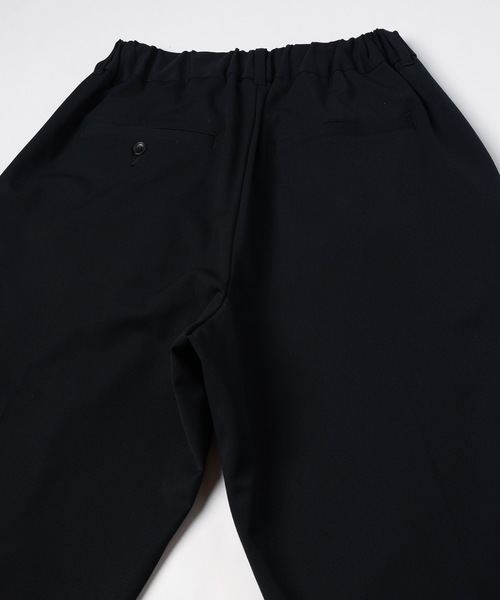 RYU(リュー)の「gabardine two-tuck slacks(スラックス・メンズ・ダークネイビー/ダークグレー・1/2/4)」の19枚目の写真