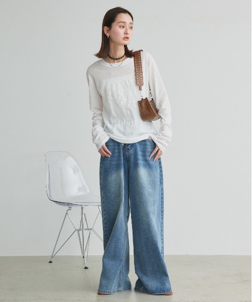 ad thie(アドティエ)の「フラワーモチーフ 発泡プリント シアーカットソー(Tシャツ/カットソー・レディース・オフホワイト・FREE)」の2枚目の写真