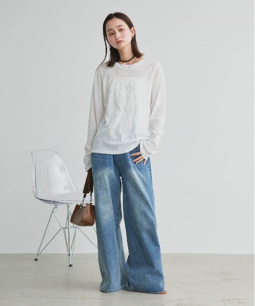 ad thie(アドティエ)の「フラワーモチーフ 発泡プリント シアーカットソー(Tシャツ/カットソー・レディース・オフホワイト・FREE)」の3枚目の写真