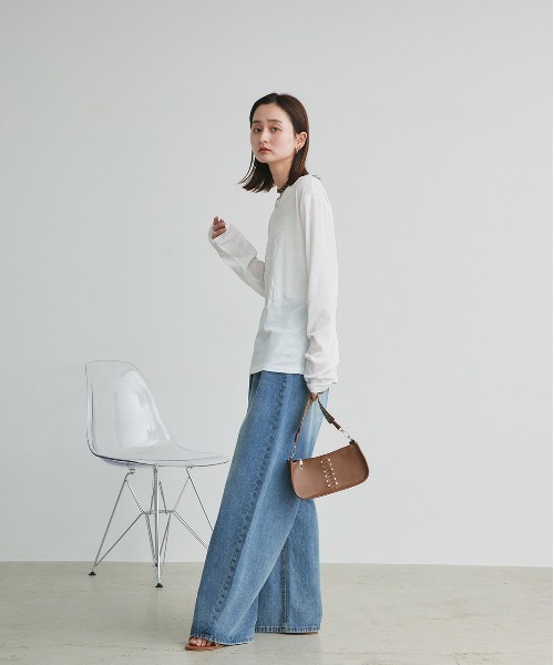 ad thie(アドティエ)の「フラワーモチーフ 発泡プリント シアーカットソー(Tシャツ/カットソー・レディース・オフホワイト・FREE)」の4枚目の写真