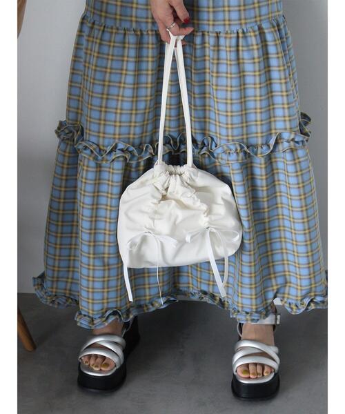 ehka sopo（エヘカソポ）の「リボンシャーリング巾着バッグ（ハンドバッグ・レディース・カーキ/ブラック/オフホワイト・F）」の2枚目の写真