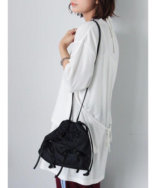 ehka sopo（エヘカソポ）の「リボンシャーリング巾着バッグ（ハンドバッグ・レディース・カーキ/ブラック/オフホワイト・F）」の3枚目の写真