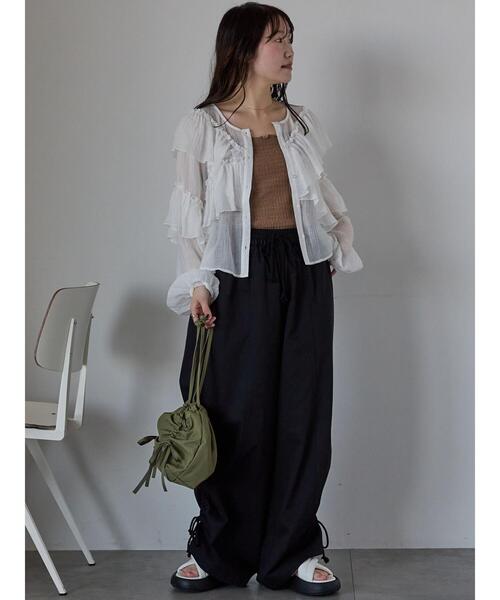 ehka sopo（エヘカソポ）の「リボンシャーリング巾着バッグ（ハンドバッグ・レディース・カーキ/ブラック/オフホワイト・F）」の19枚目の写真