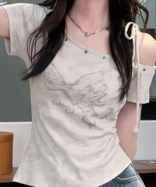 VQ（ブイキュー）の「Off-shoulder T-shirt with studs around the collar / 衿周りスタッズオフショルダーTシャツ（Tシャツ/カットソー・レディース・ダークグレー/ダークベージュ/ライトベージュ・FREE）」の2枚目の写真