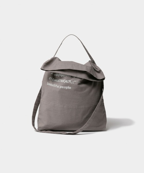 beautiful people(ビューティフルピープル)の「alphabet embroidery flap bag(トートバッグ・レディース・ブラック/ベージュ/ミント/グレー・FREE)」の3枚目の写真
